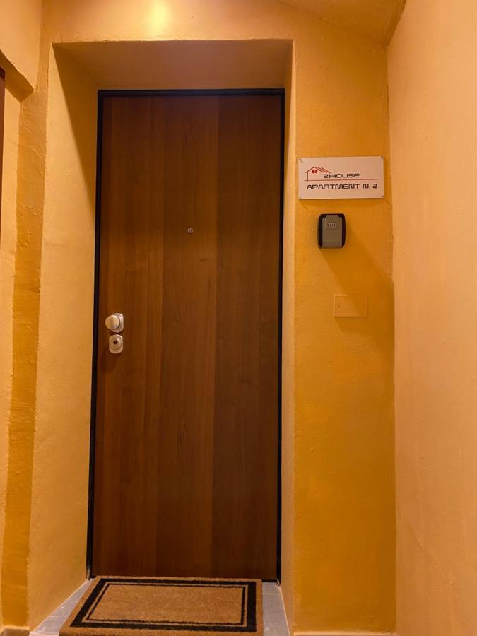 21House - Appartamento 2 Бусто-Арсизио Экстерьер фото
